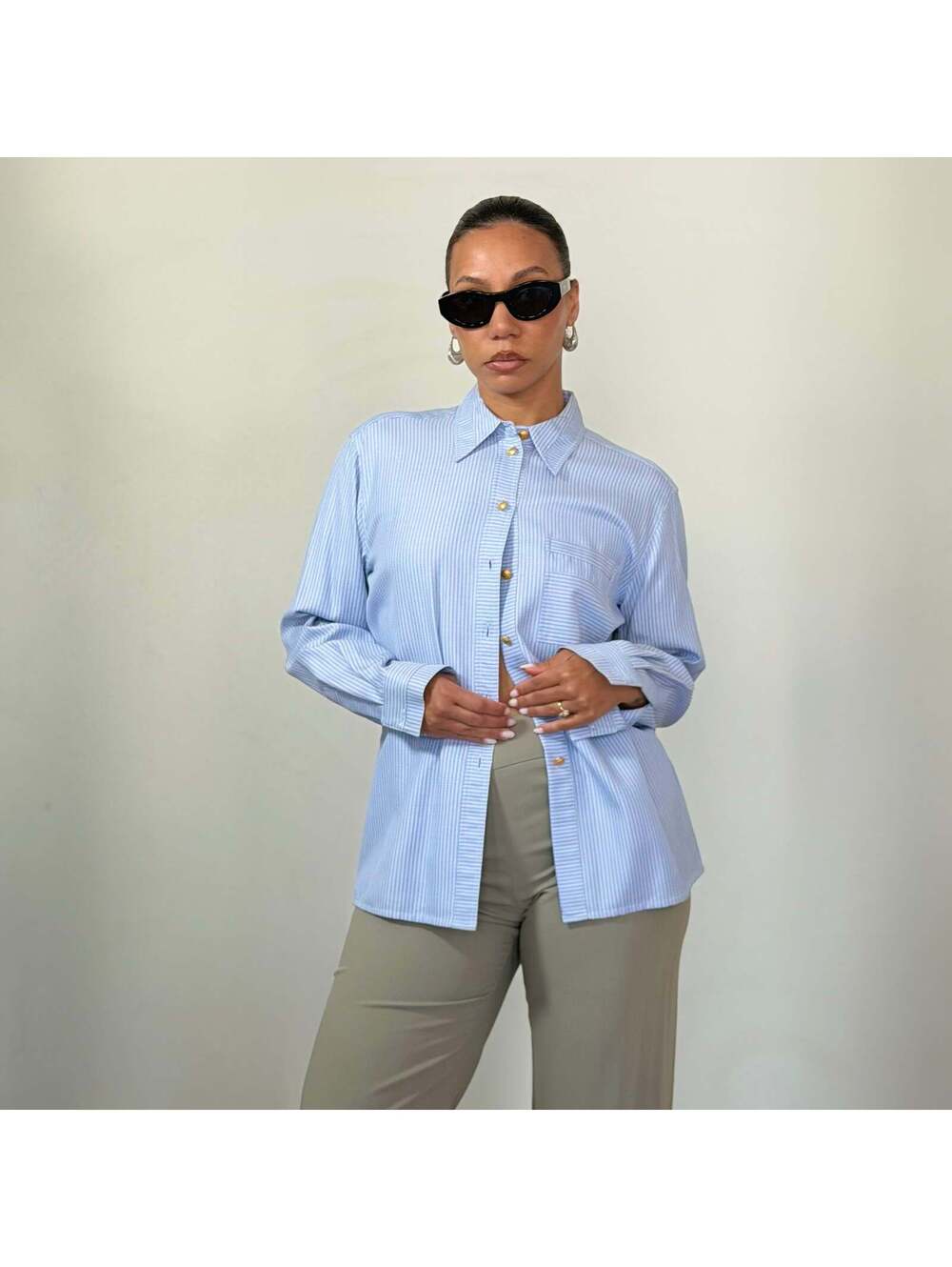 Escada - Picture 2 of 9